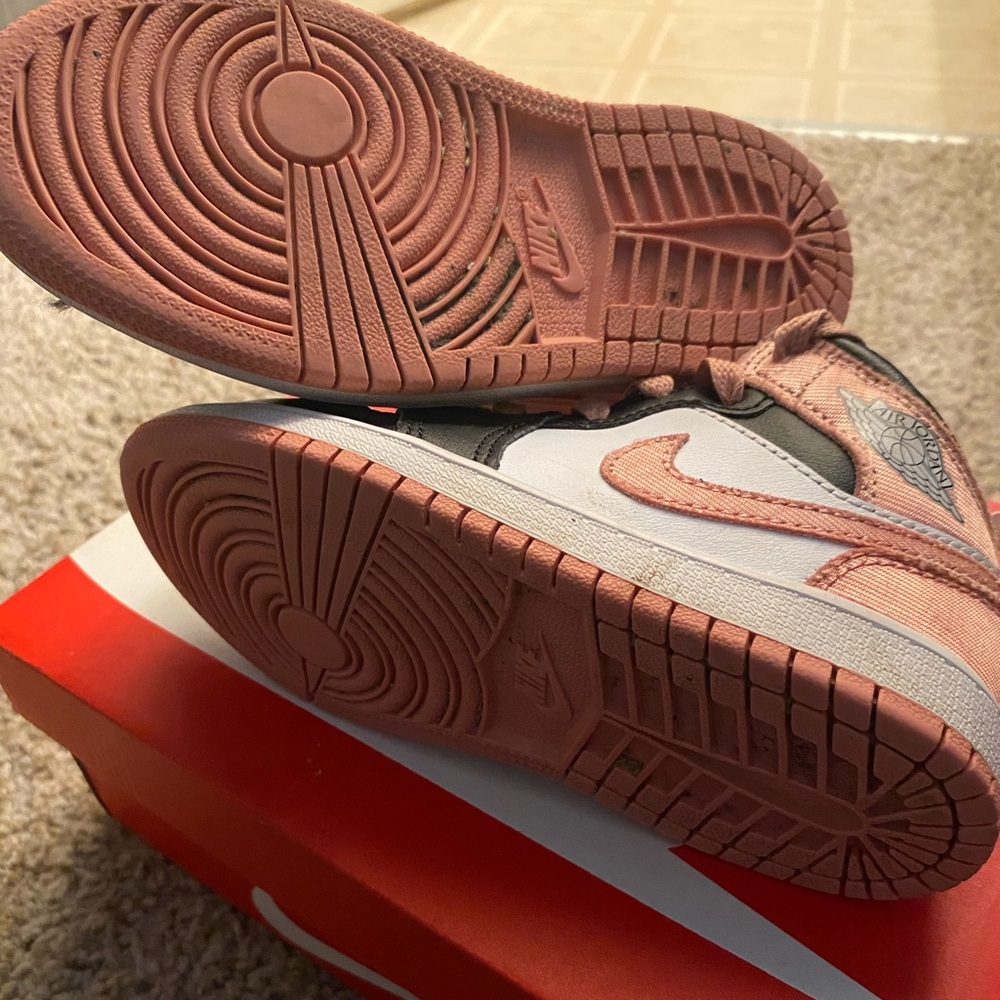 Nike - Picture 3 of 5